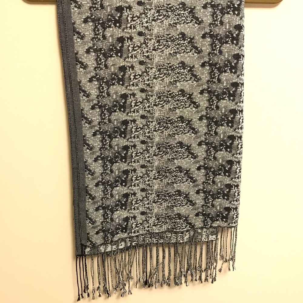 Black Gray W Silver specs Pashmina NWOT
